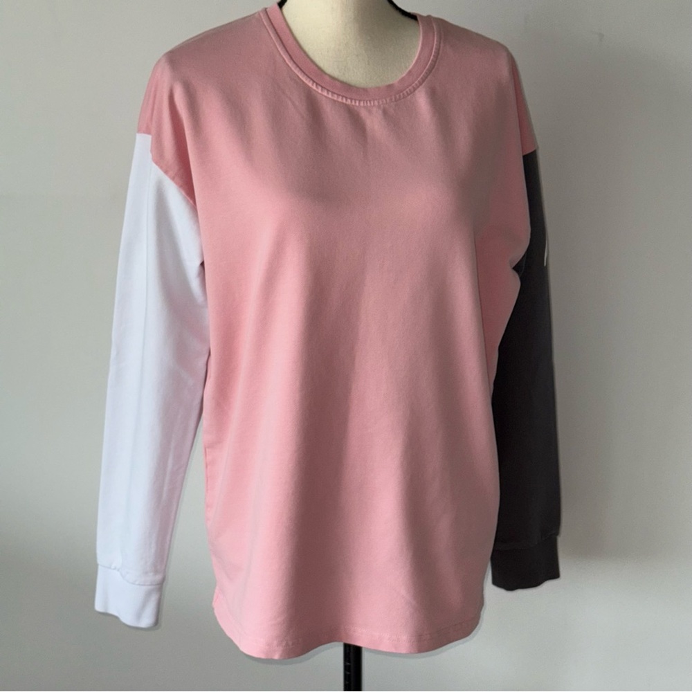 MACEOO Pink Crew Neck Lightweight sweatshirt size Large Aria logo on sleeve